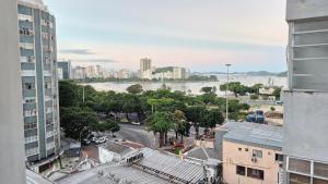 Apto Vintage com vista da praia e metrô a 280m
