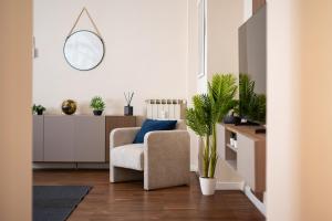 Spacious and Modern 3 Bedroom 2 Bathroom Apartment