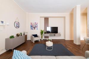 Spacious and Modern 3 Bedroom 2 Bathroom Apartment