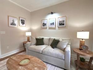 Brooklyn Arts District Renovated 1920s Cottage