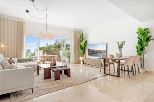 Luxurious Penthouse - View, Roof Terrace, 3BR - 2BA