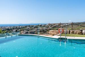 Luxurious Penthouse - View, Roof Terrace, 3BR - 2BA