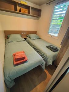 Bungalow 6 pers, proche Europa Park, ménage inclus, en camping avec piscines