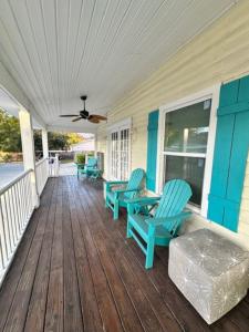 Serenity Charmer - Walk to Downtown & Marina