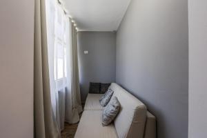 Aqua Vista Apartment Waterfront Balcony Escape by PikHost
