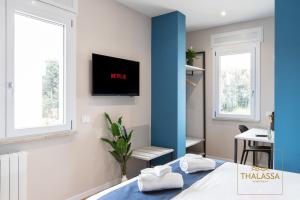 Thalassa Apartment - Seaview, pvt terrace, luxury design, A-C