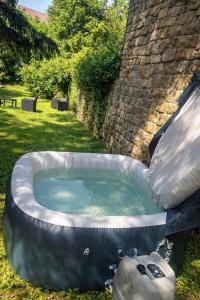Appartement rénové 1er étage 45m2 avec JARDIN ET JACUZZI