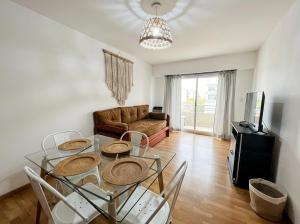 Departamento en Calle Principal - Balcón, Luminoso - Pax 4