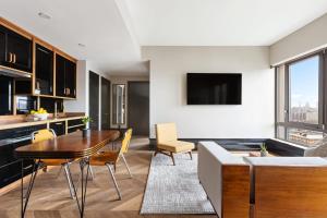 Freeman 1303 by Rove Travel - 1BR Condo with Balcony