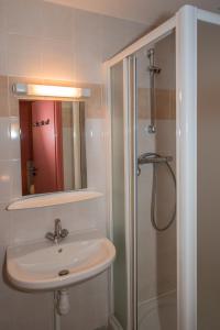 Hotels Domaine du Haut des Bluches : Petite Chambre Lits Jumeaux