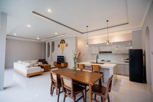Danes Studio Canggu - Cozy 3BR with pool, 900m to Echo Beach