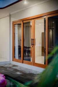 Danes Studio Canggu - Cozy 3BR with pool, 900m to Echo Beach