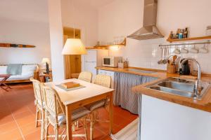 ApartmentsTamariu5 Cozy Retreat with Terrace