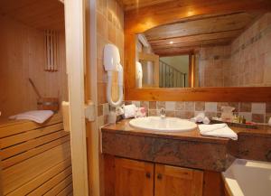 Hotels Hotel Les Suites du Montana by Les Etincelles : Suite