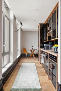 Freeman 1703 by Rove Travel - Condo with Shared Amenities