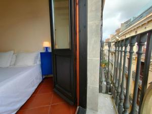 RL Spacious 2-Bed Apt on La Rambla. Wifi Central