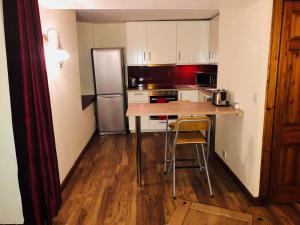 Vibrant Apartment at The Shore in Leith