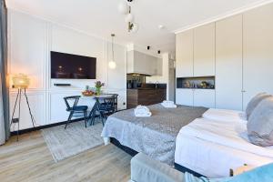 Golden Hour Apartments - Lividus 130