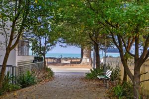 Coastal Breeze - Laid-Back Living on the Esplanade