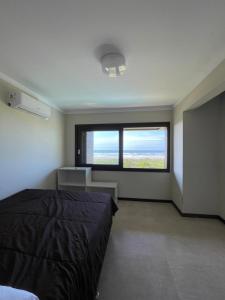 Casa de luxo com piscina a beira mar em torres