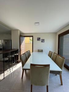 Casa de luxo com piscina a beira mar em torres