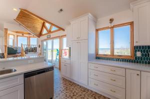 So Good - Corolla, Crown Point, Oceanfront, Ocean View, Pool, Hot Tub, Pool Table