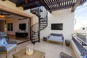Palmilla Dunes Luxurious Casa Cobra with Golf Cart