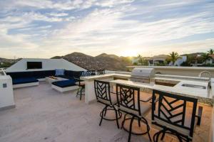 Palmilla Dunes Luxurious Casa Cobra with Golf Cart