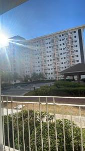 Field Residences Pool View with Balcony Near Airport behind SM sucat