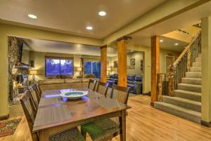 South Tahoe Grandma Family Home Hot Tub and Views