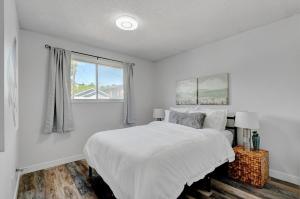 Skyline Views Sleeps 8 Steps to SAIT, UofC & DT