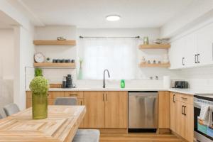Nordic Heights YYC, Sauna Hot Tub, Group Stay