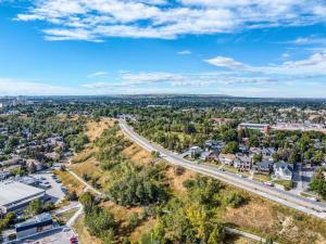 Nordic Heights YYC 3BR Fast WiFi Workspace
