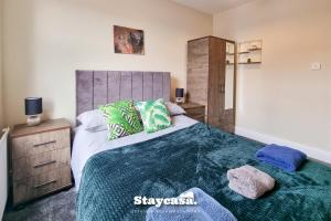 Rustic Ebony Suite with Free Parking