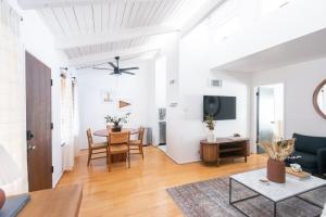 Casita Suave, Downtown SB One Bedroom Condo