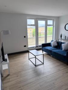 Modern 2BR-2BA Private Balcony & Free Parking