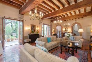 Casa de Inspiración, Grand Estate with Lush Gardens
