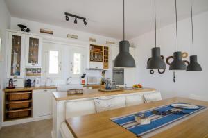 On The Rocks - The Main House - Serviced Villa