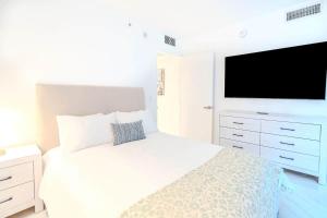 Stylish Brickell Condo | 2BD Chic & Central