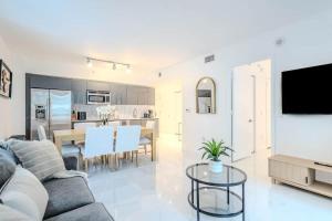 Stylish Brickell Condo | 2BD Chic & Central