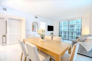Stylish Brickell Condo | 2BD Chic & Central