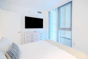 Stylish Brickell Condo | 2BD Chic & Central