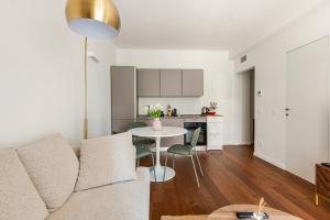 Morosini 21 Elegant Apartment in Risorgimento District