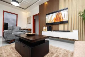 Rockview Lake Victoria 2BR Retreat