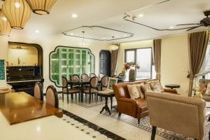 Luxury Lakeview Home, West Lake-Nhat Tan Bridge View