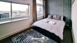 Modern City Centre Apt Stunning 18th Floor View