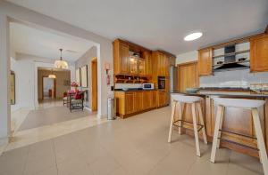 Private with pool and Amazing Views !