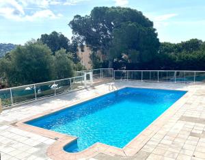 Calme Studio Piscine -Terrasse - Parking gratuit