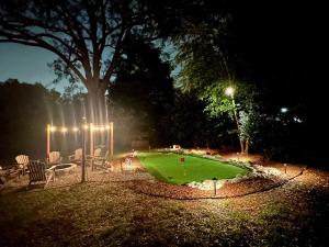 The Ultimate Escape - Midwood Hideaway with Hot Tub, Peloton, Games