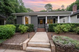 The Ultimate Escape - Midwood Hideaway with Hot Tub, Peloton, Games